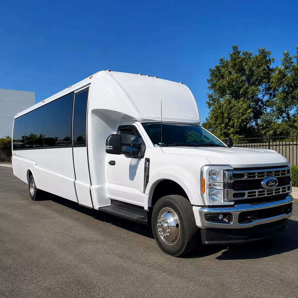 porterville 18 passenger minibus rental